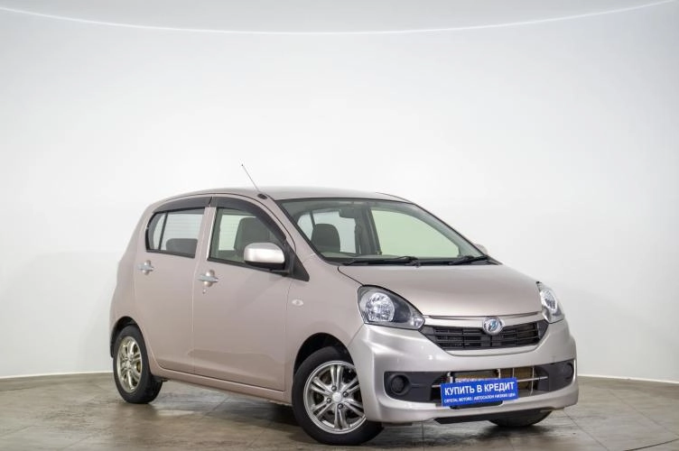 Daihatsu Mira e:S 2015 года в Оренбурге