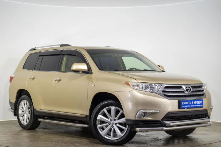 Toyota Highlander 2013 года в Оренбурге